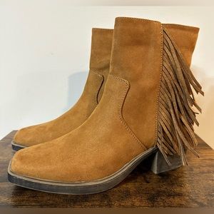 SO Womens Old Fashion Cognac Fringed Heeled Boots NWT Size 6.5